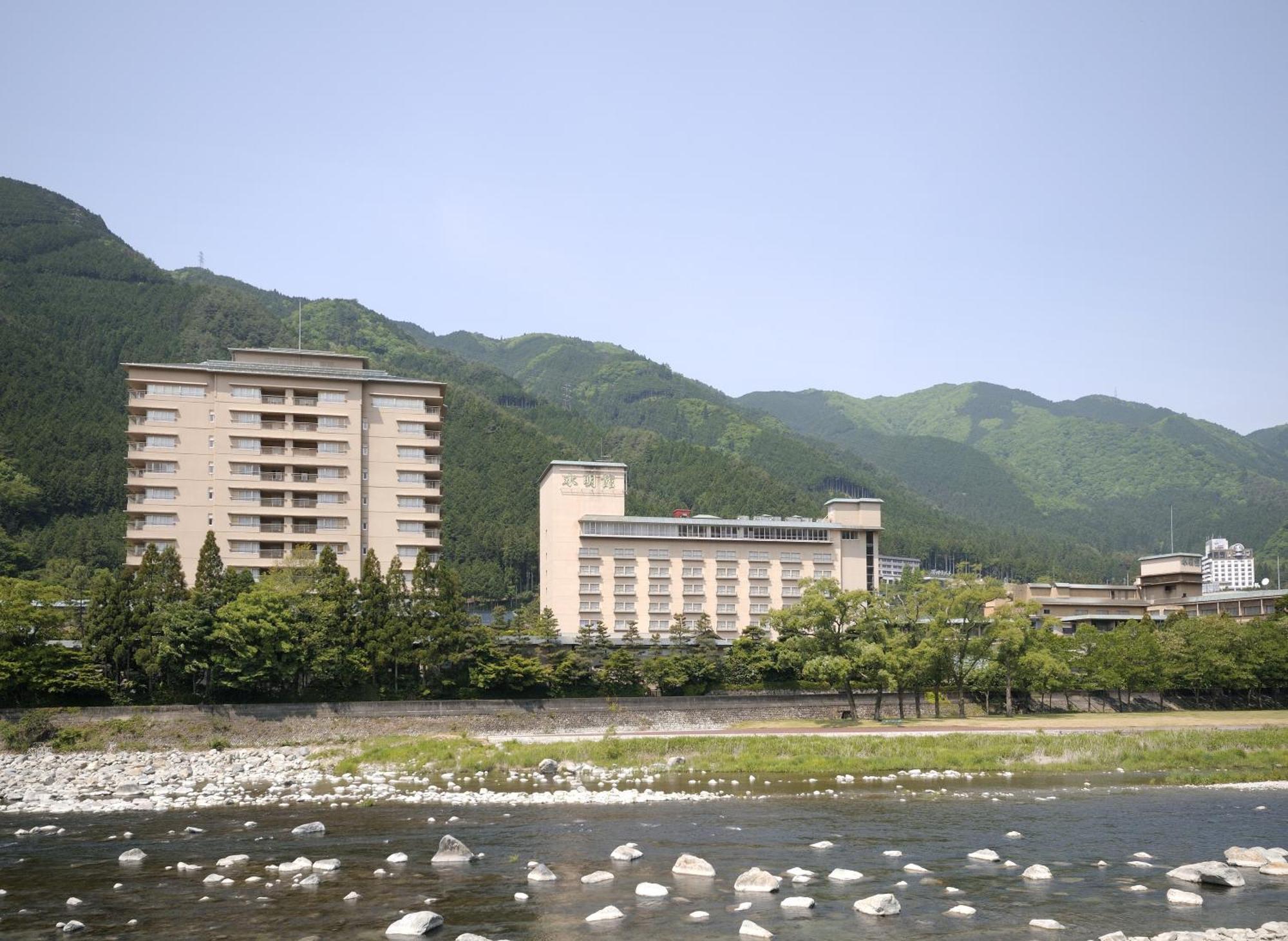 Suimeikan Gero Exterior foto View of the town