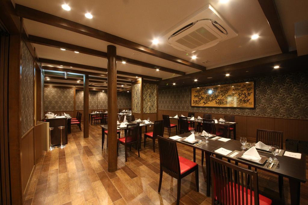 Suimeikan Gero Exterior foto Interior of a restaurant in Seoul, South Korea