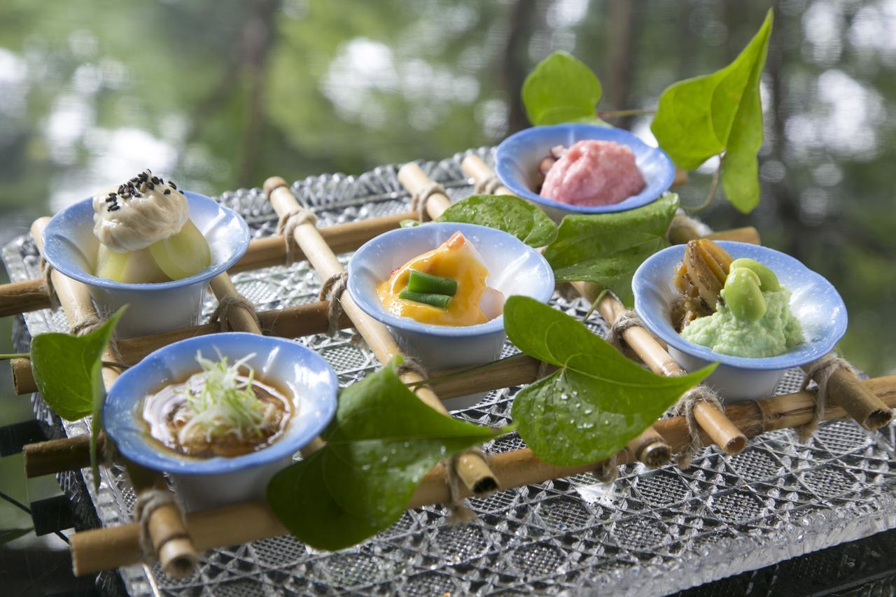 Suimeikan Gero Exterior foto A selection of Chinese desserts