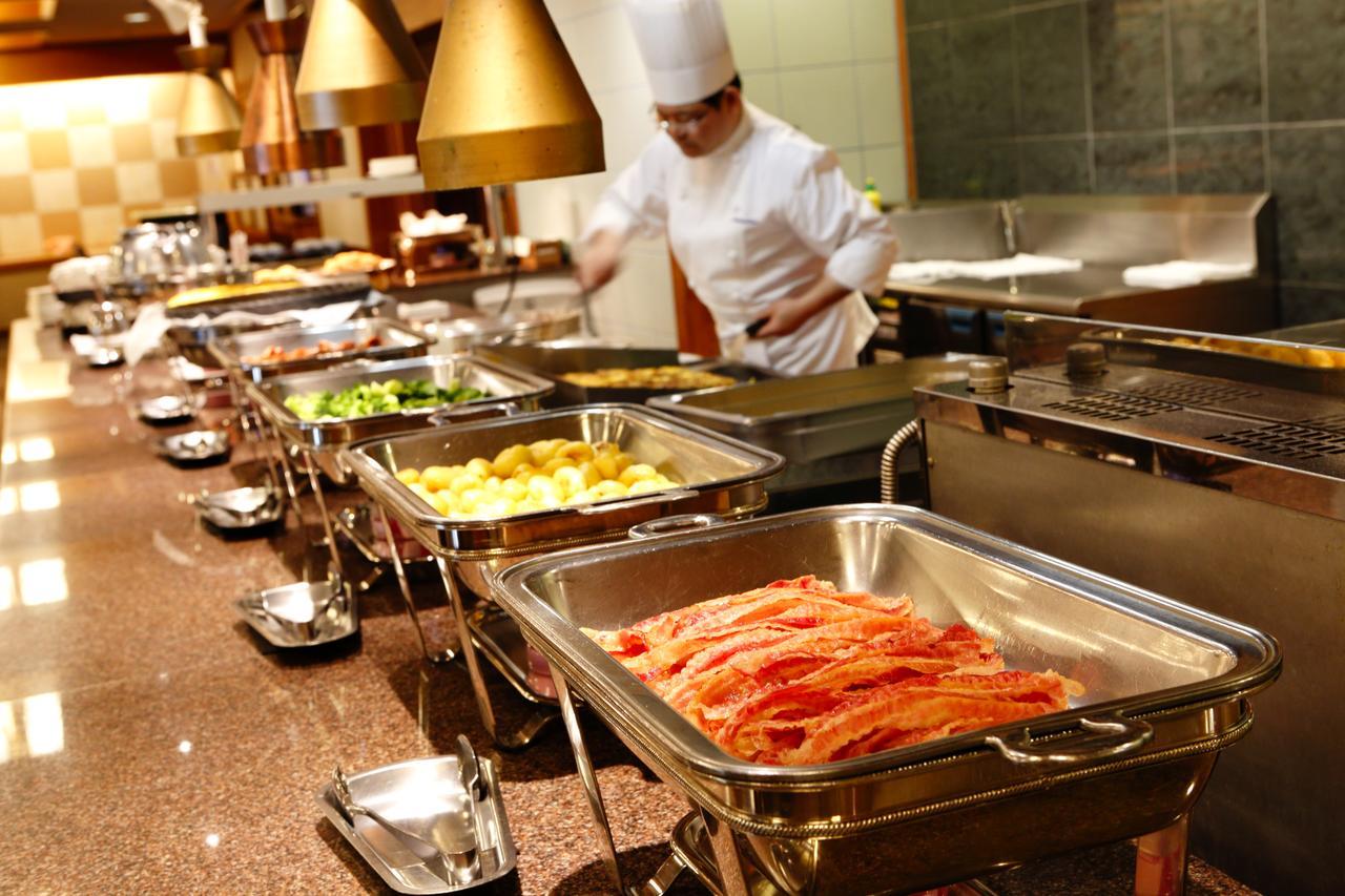 Suimeikan Gero Exterior foto A buffet at a hotel